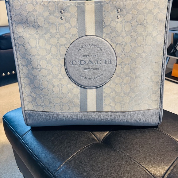 Coach Dempsey tote 40 - Picture 4 of 7